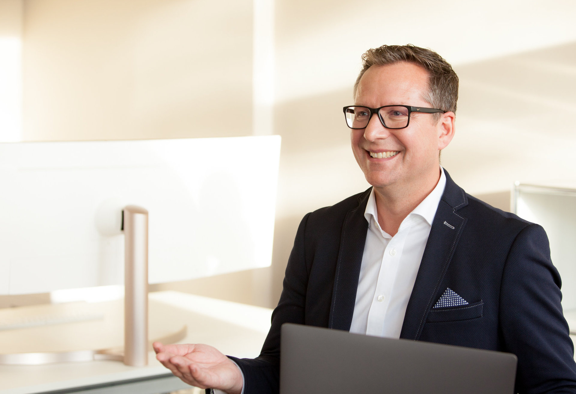 bAV Experte Andreas Brand in der Beratung